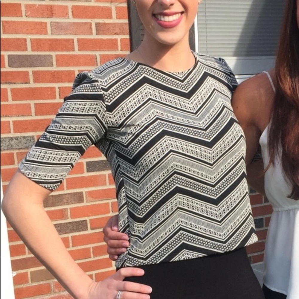 Black & White Short Sleeve Top size Small